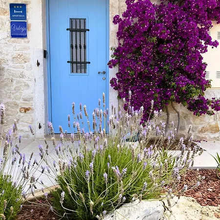 Valerija, Stone House With Sea View